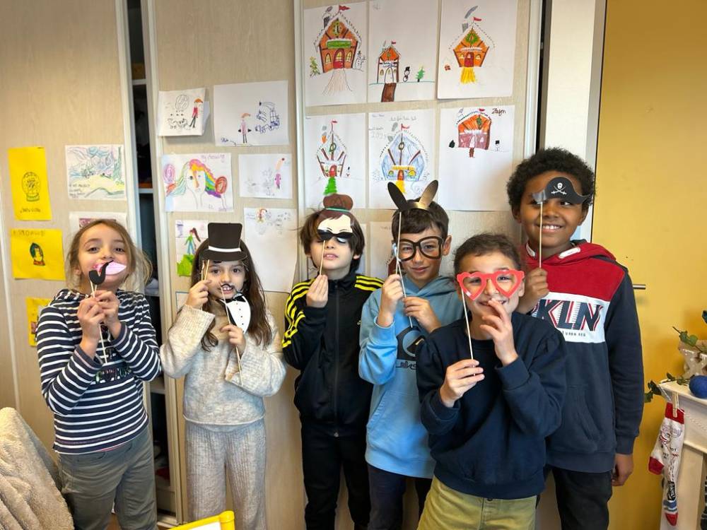 MASKS ON